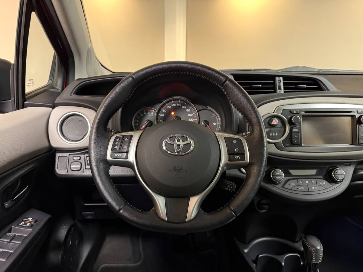 Toyota Yaris Toyota Yaris 1.3 VVT-i Executive *Automaat* Pano|Camera|Cruise|Keyless|Climate|NAP
