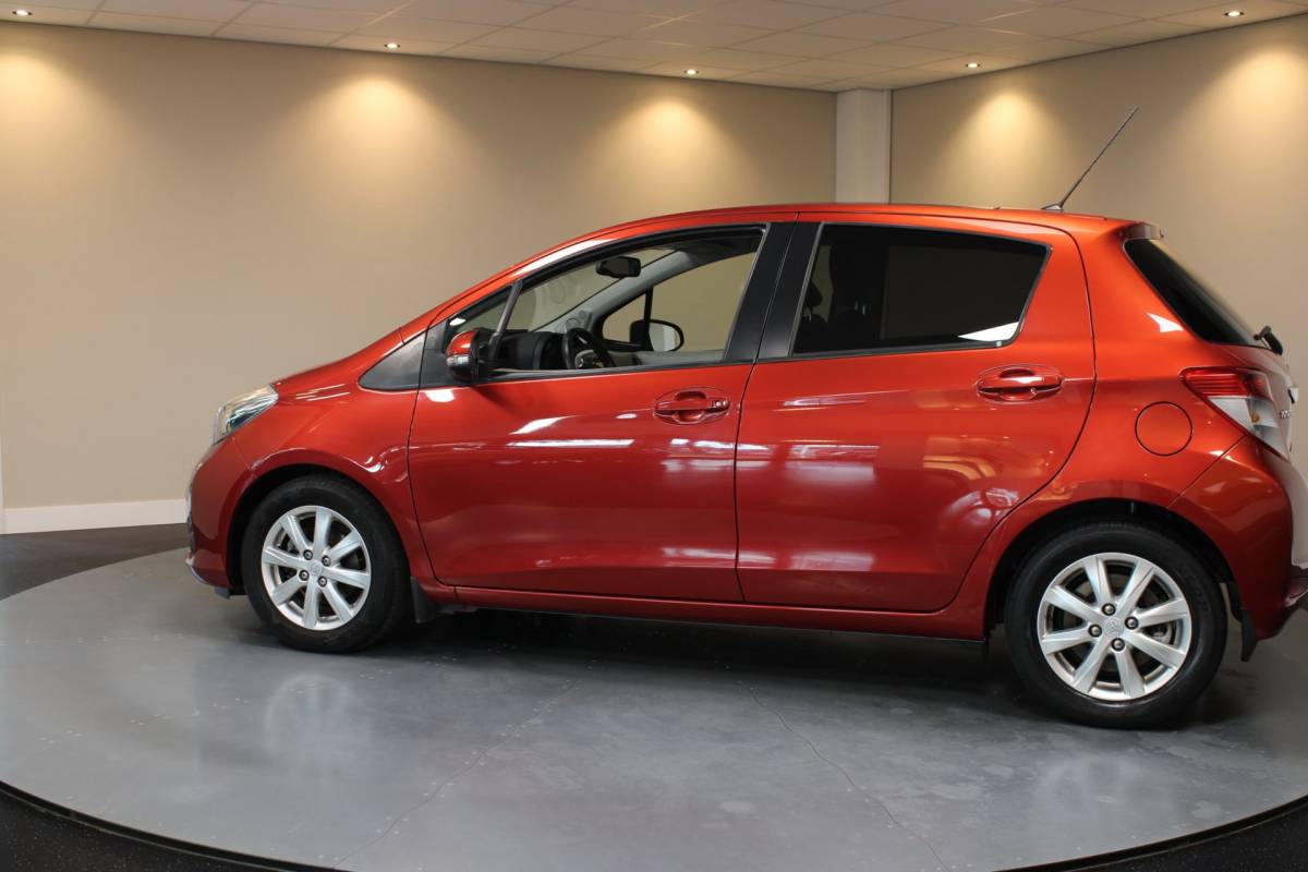 Toyota Yaris Toyota Yaris 1.3 VVT-i Executive *Automaat* Pano|Camera|Cruise|Keyless|Climate|NAP
