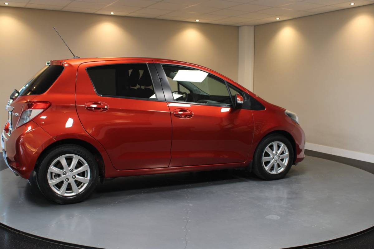 Toyota Yaris Toyota Yaris 1.3 VVT-i Executive *Automaat* Pano|Camera|Cruise|Keyless|Climate|NAP