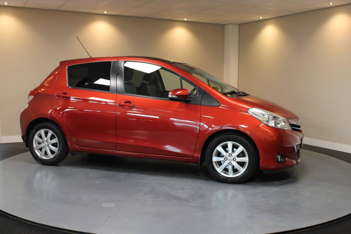 Toyota Yaris Toyota Yaris 1.3 VVT-i Executive *Automaat* Pano|Camera|Cruise|Keyless|Climate|NAP