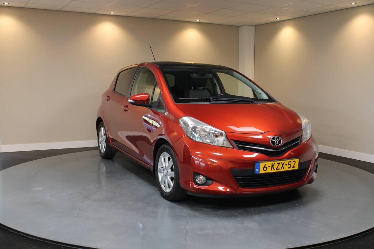 Toyota Yaris Toyota Yaris 1.3 VVT-i Executive *Automaat* Pano|Camera|Cruise|Keyless|Climate|NAP