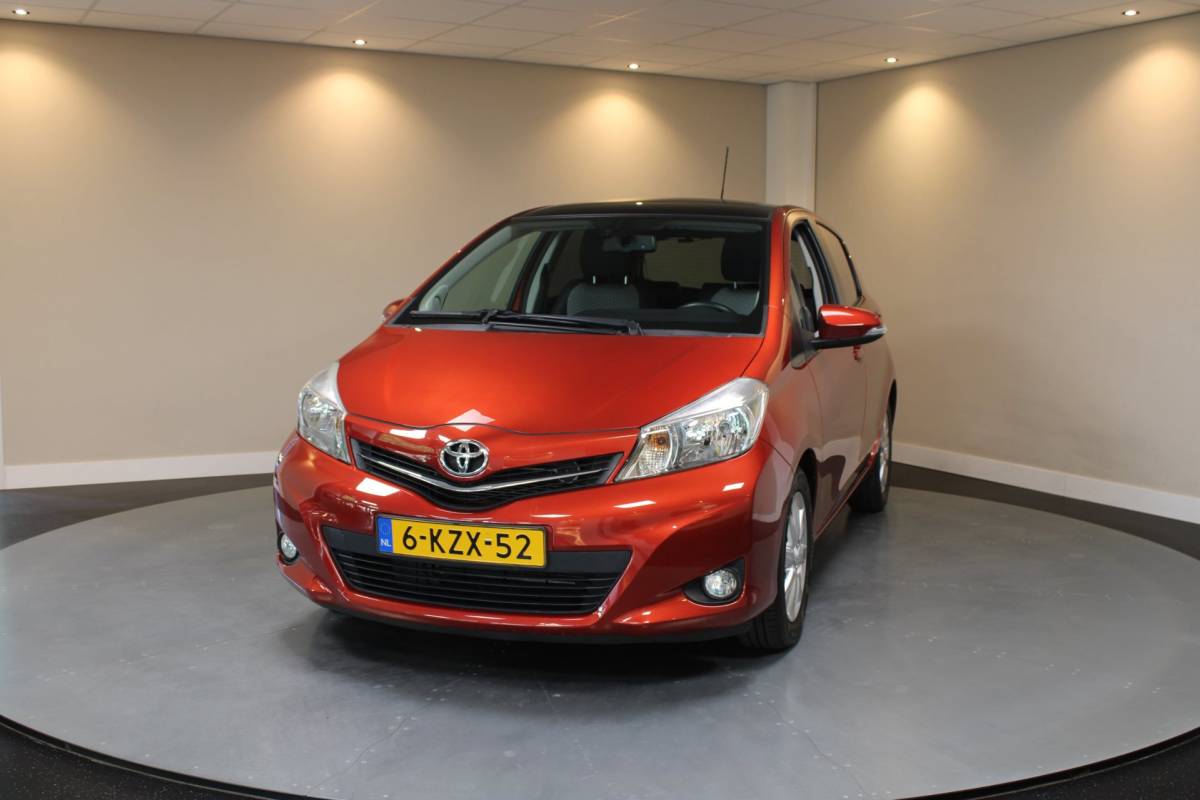Toyota Yaris Toyota Yaris 1.3 VVT-i Executive *Automaat* Pano|Camera|Cruise|Keyless|Climate|NAP