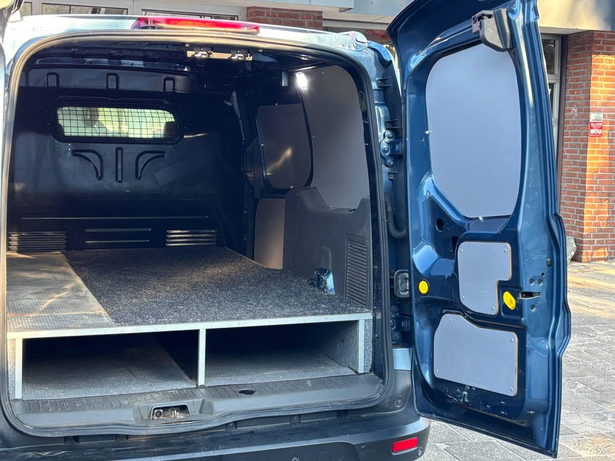 Ford Transit Connect Ford Transit Connect 1.5 EcoBlue L2 AUTOMAAT/NAVI/CRUISE/APPLE CARPLAY/TREKHAAK/CAMERA/AIRCO/METALLIC LAK/120 PK/CADDY/PARTNER