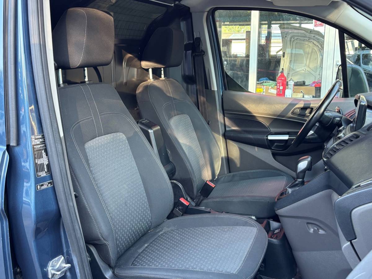 Ford Transit Connect Ford Transit Connect 1.5 EcoBlue L2 AUTOMAAT/NAVI/CRUISE/APPLE CARPLAY/TREKHAAK/CAMERA/AIRCO/METALLIC LAK/120 PK/CADDY/PARTNER