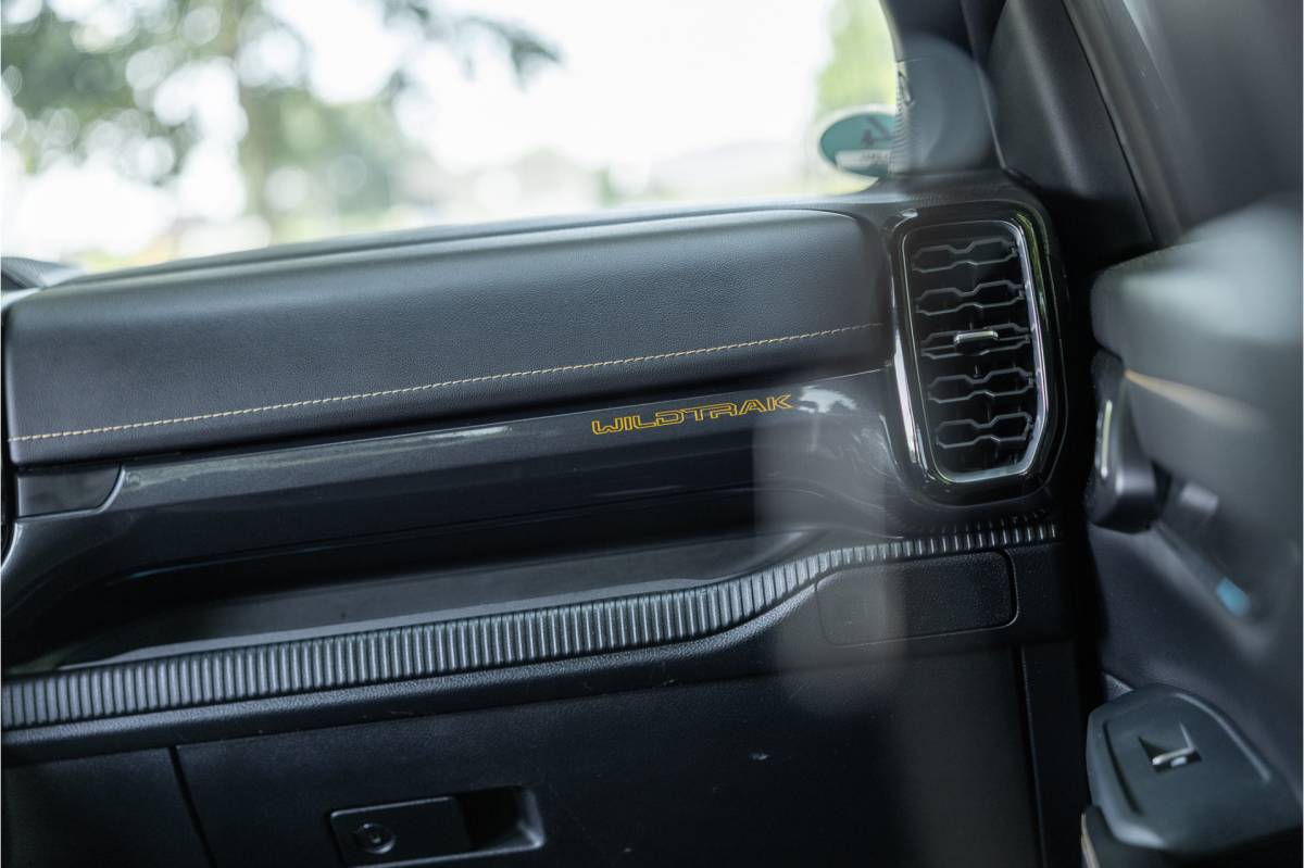 Ford Ranger Ford Ranger 2.0 EcoBlue Wildtrak | Grijs kenteken | ACC | 360 Camera | Bang & Olufsen | Dodehoek detector | Trekhaak | Stoelverwarming | CarPlay | Navigatie | Nieuwe APK