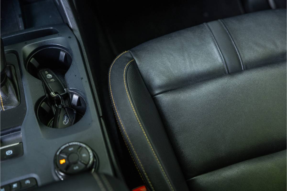 Ford Ranger Ford Ranger 2.0 EcoBlue Wildtrak | Grijs kenteken | ACC | 360 Camera | Bang & Olufsen | Dodehoek detector | Trekhaak | Stoelverwarming | CarPlay | Navigatie | Nieuwe APK