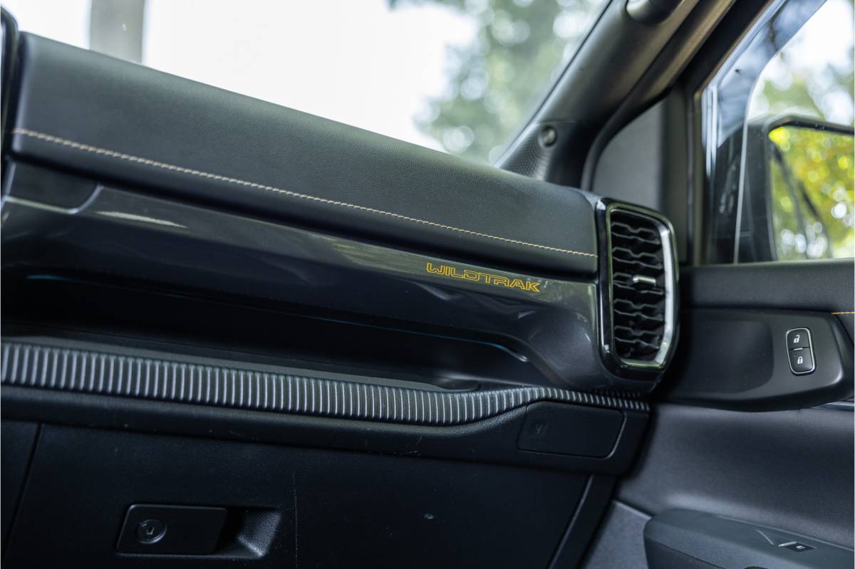 Ford Ranger Ford Ranger 2.0 EcoBlue Wildtrak | Grijs kenteken | ACC | 360 Camera | Bang & Olufsen | Dodehoek detector | Trekhaak | Stoelverwarming | CarPlay | Navigatie | Nieuwe APK