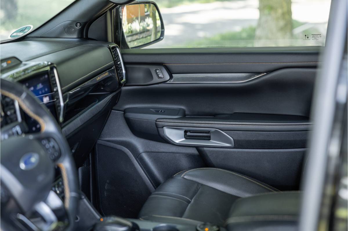 Ford Ranger Ford Ranger 2.0 EcoBlue Wildtrak | Grijs kenteken | ACC | 360 Camera | Bang & Olufsen | Dodehoek detector | Trekhaak | Stoelverwarming | CarPlay | Navigatie | Nieuwe APK