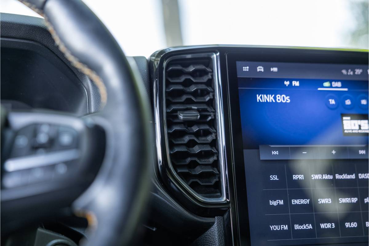 Ford Ranger Ford Ranger 2.0 EcoBlue Wildtrak | Grijs kenteken | ACC | 360 Camera | Bang & Olufsen | Dodehoek detector | Trekhaak | Stoelverwarming | CarPlay | Navigatie | Nieuwe APK