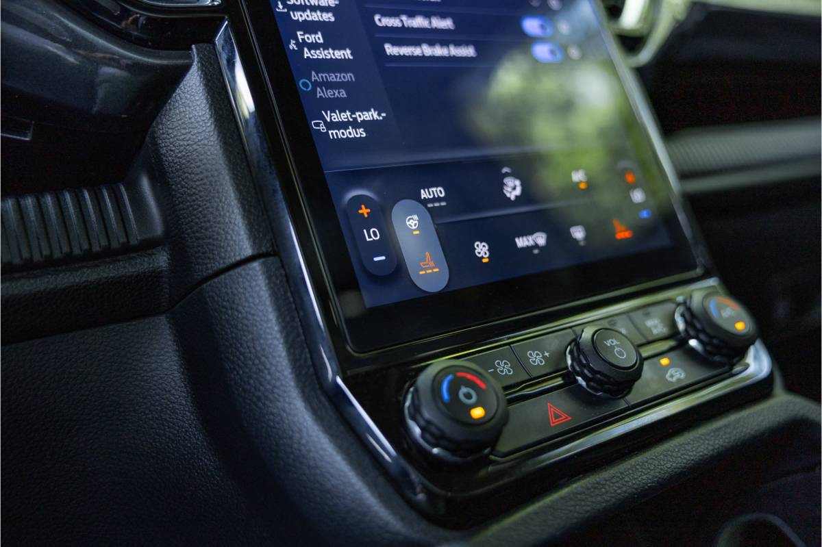 Ford Ranger Ford Ranger 2.0 EcoBlue Wildtrak | Grijs kenteken | ACC | 360 Camera | Bang & Olufsen | Dodehoek detector | Trekhaak | Stoelverwarming | CarPlay | Navigatie | Nieuwe APK