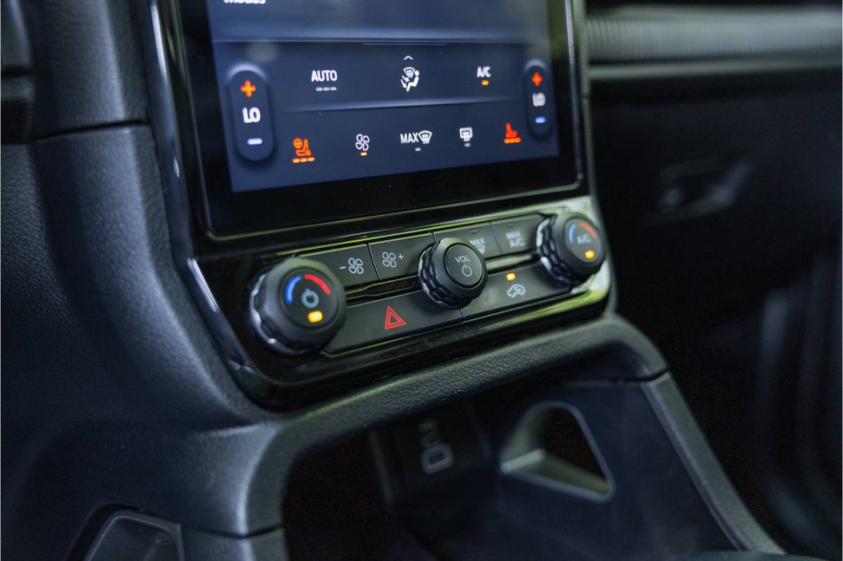 Ford Ranger Ford Ranger 2.0 EcoBlue Wildtrak | Grijs kenteken | ACC | 360 Camera | Bang & Olufsen | Dodehoek detector | Trekhaak | Stoelverwarming | CarPlay | Navigatie | Nieuwe APK