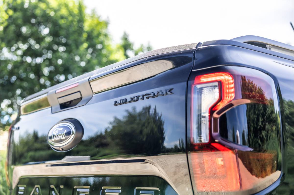 Ford Ranger Ford Ranger 2.0 EcoBlue Wildtrak | Grijs kenteken | ACC | 360 Camera | Bang & Olufsen | Dodehoek detector | Trekhaak | Stoelverwarming | CarPlay | Navigatie | Nieuwe APK