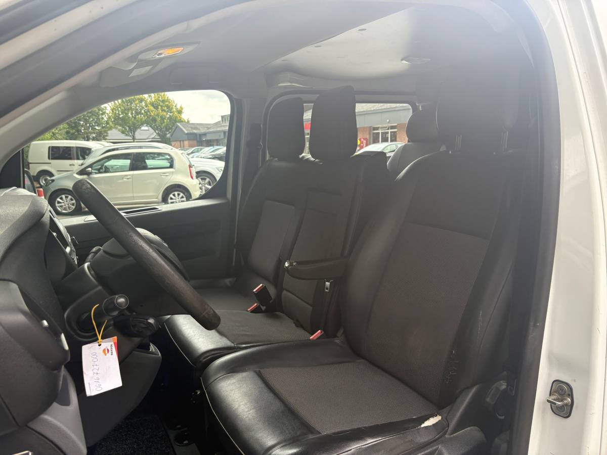 Toyota ProAce Toyota PROACE Worker 1.6 D-4D Cool Comfort Long DC|EURO6|Dubbelcabine|airco|cruise|bluetooth|trekhaak|parkeersensoren achter