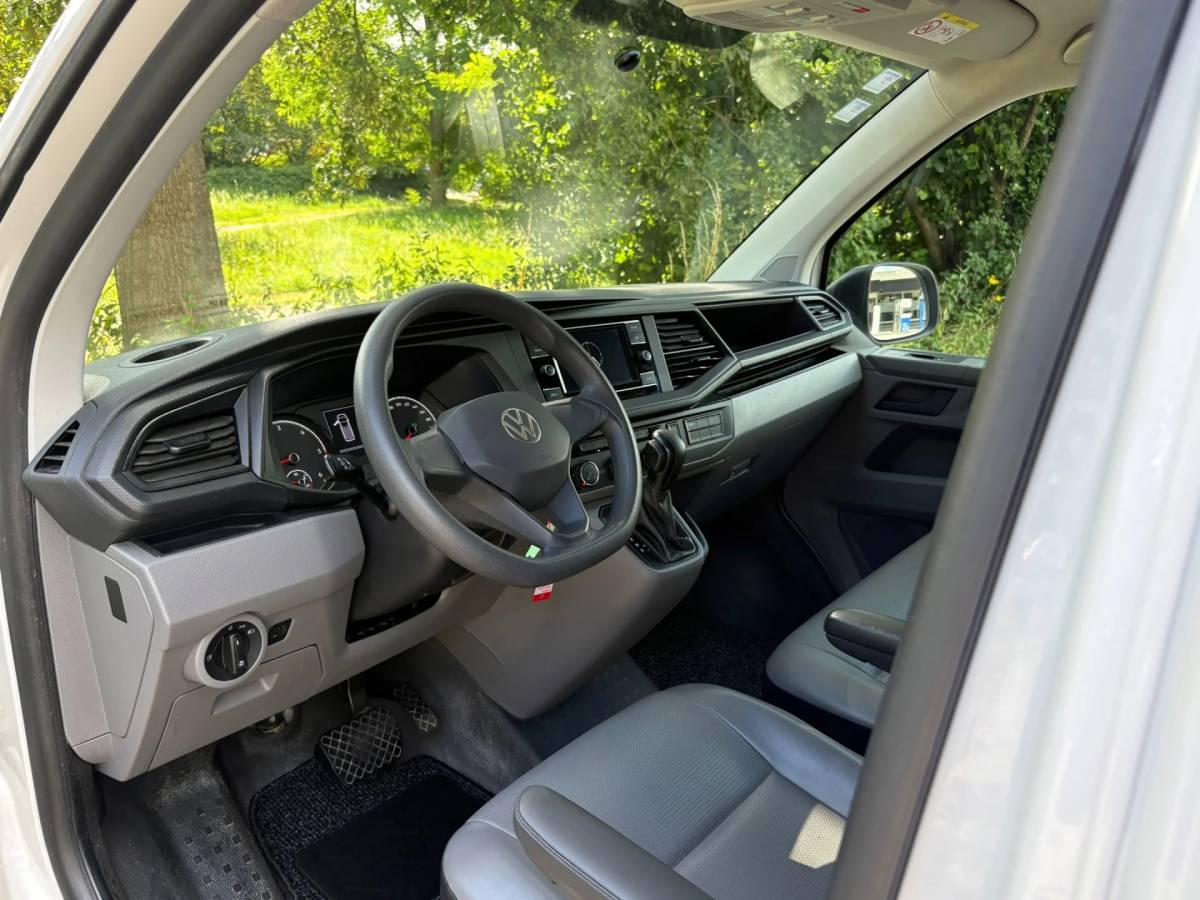 Volkswagen Transporter Volkswagen TRANSPORTER 2.0 TDI L2H1 150PK!|DSG Automaat|airco|achteruitrijcamera|apple carplay|drie zitplaatse