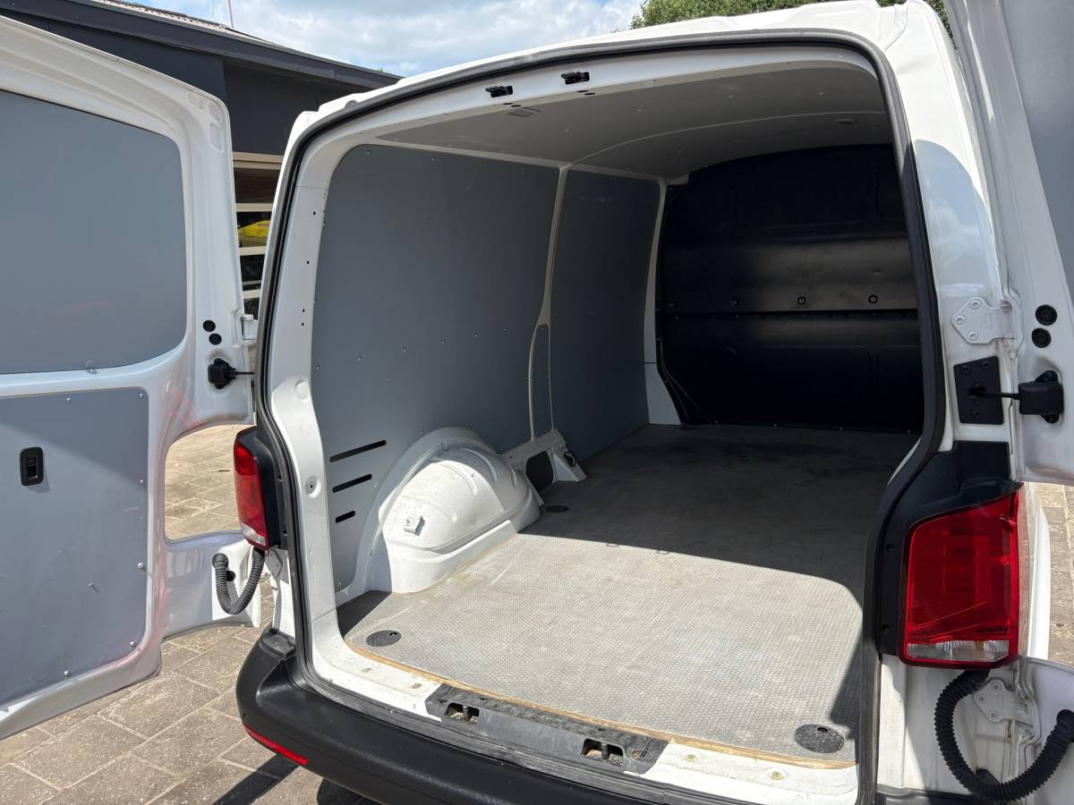 Volkswagen Transporter Volkswagen TRANSPORTER 2.0 TDI L2H1 150PK!|DSG Automaat|airco|achteruitrijcamera|apple carplay|drie zitplaatse