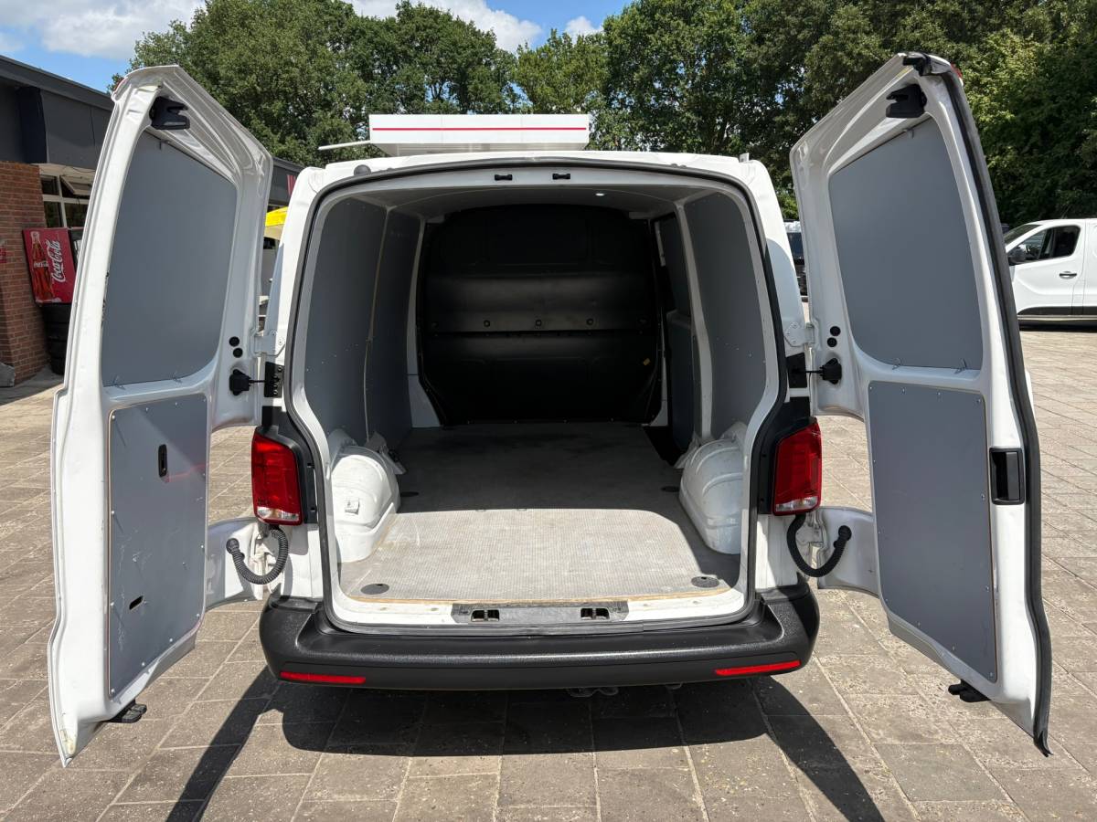 Volkswagen Transporter Volkswagen TRANSPORTER 2.0 TDI L2H1 150PK!|DSG Automaat|airco|achteruitrijcamera|apple carplay|drie zitplaatse