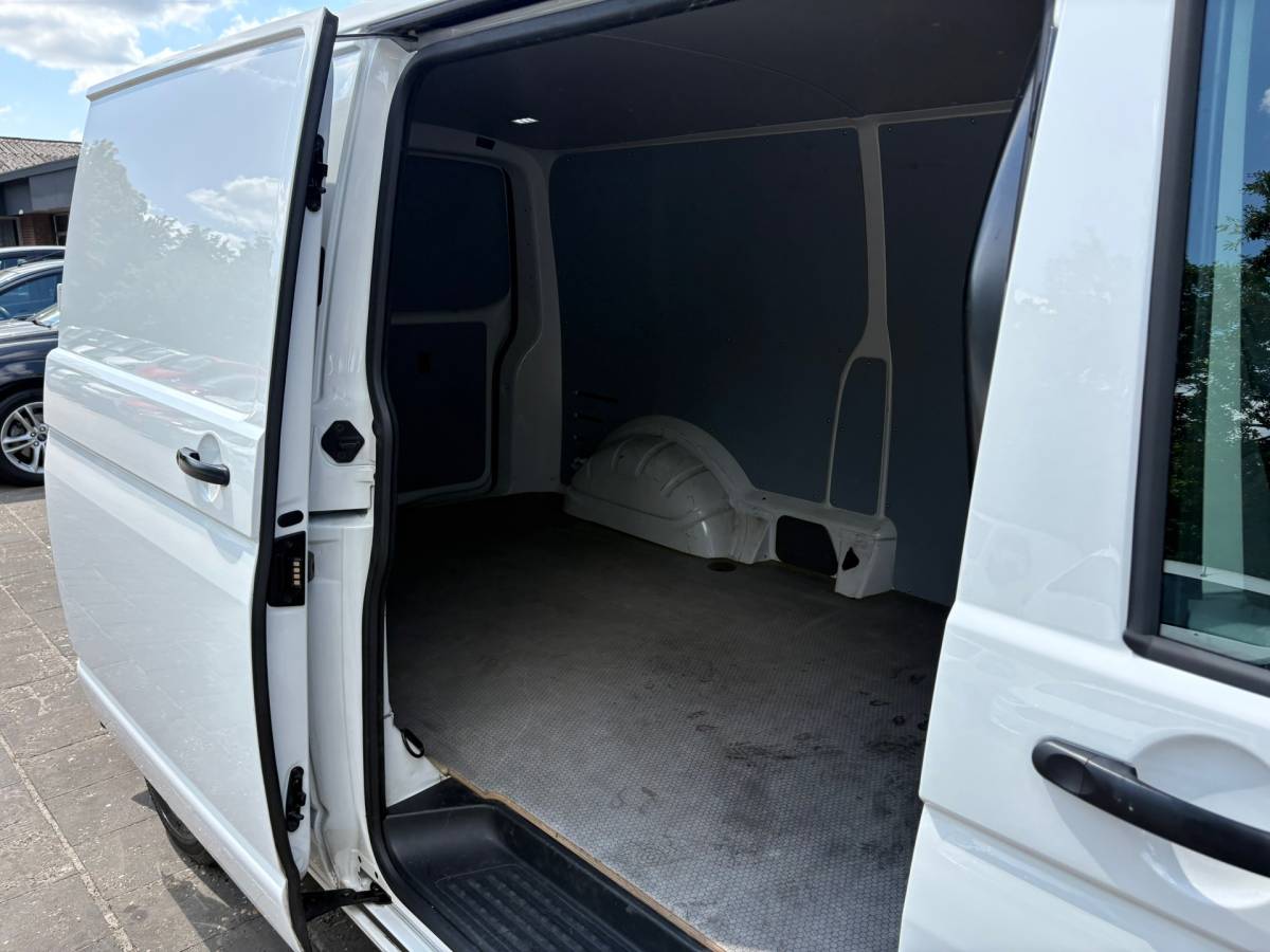 Volkswagen Transporter Volkswagen TRANSPORTER 2.0 TDI L2H1 150PK!|DSG Automaat|airco|achteruitrijcamera|apple carplay|drie zitplaatse