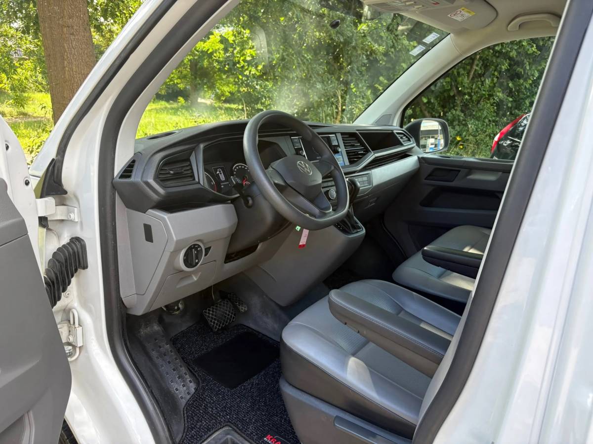 Volkswagen Transporter Volkswagen TRANSPORTER 2.0 TDI L2H1 150PK!|DSG Automaat|airco|achteruitrijcamera|apple carplay|drie zitplaatse