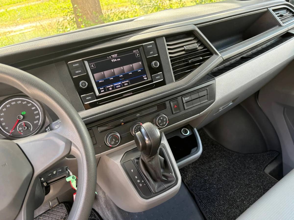 Volkswagen Transporter Volkswagen TRANSPORTER 2.0 TDI L2H1 150PK!|DSG Automaat|airco|achteruitrijcamera|apple carplay|drie zitplaatse