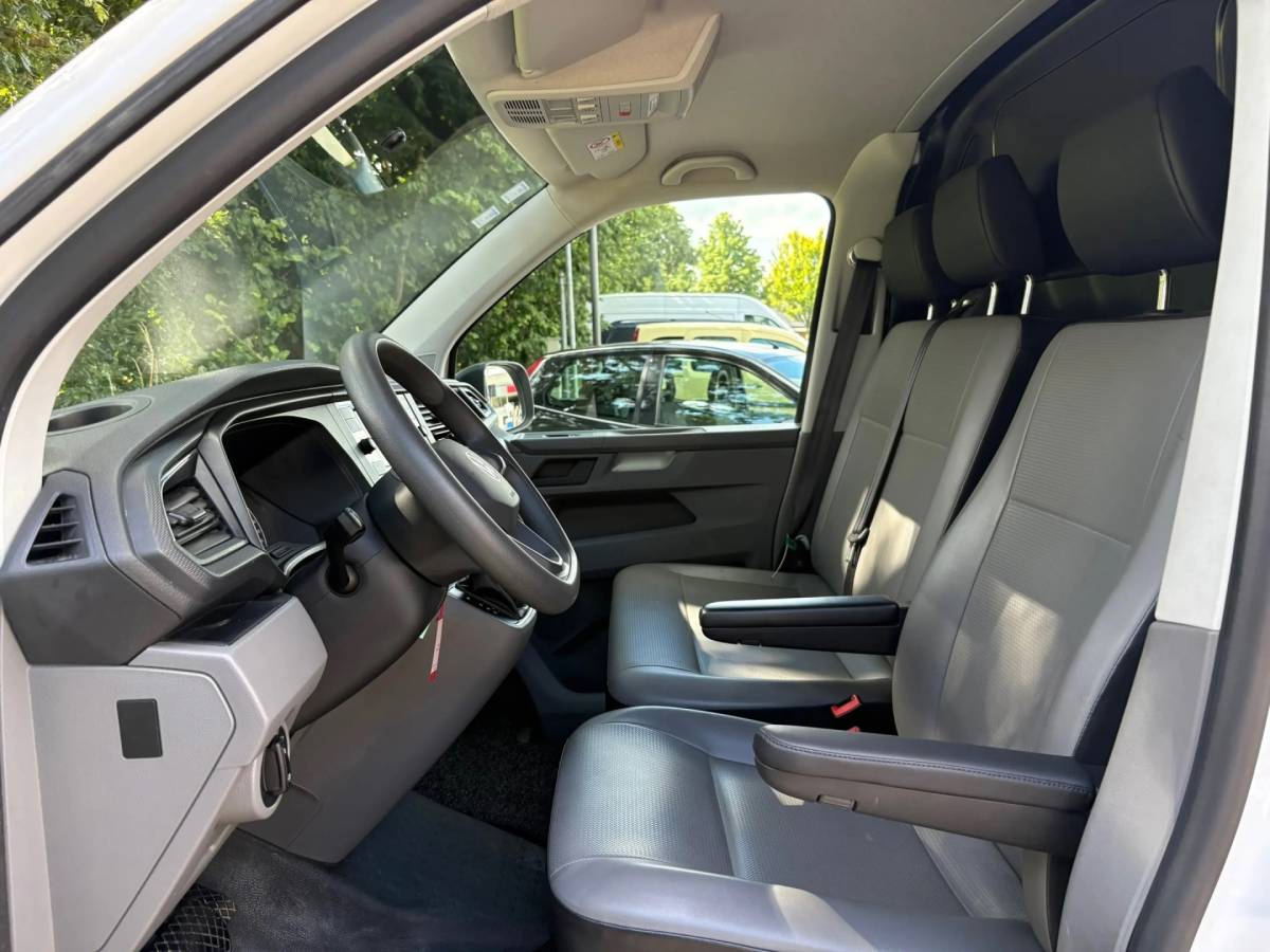 Volkswagen Transporter Volkswagen TRANSPORTER 2.0 TDI L2H1 150PK!|DSG Automaat|airco|achteruitrijcamera|apple carplay|drie zitplaatse