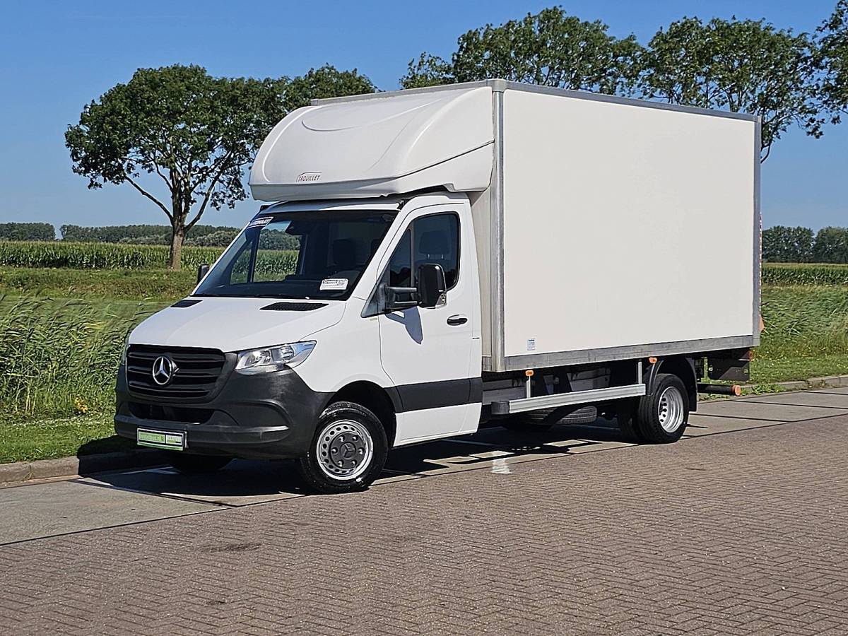 Mercedes-Benz Sprinter MERCEDES-BENZ SPRINTER 515 bakwagen laadklep!