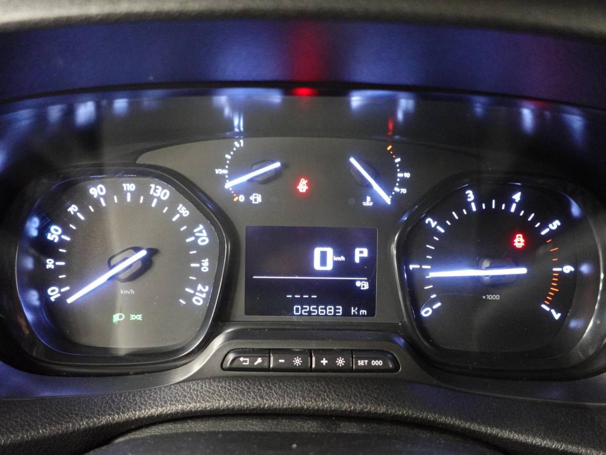 Peugeot Expert Peugeot Expert 2.0 BlueHDI 145PK Automaat Airco Bluetooth Cruise Control Trekhaak Navigatie Carplay