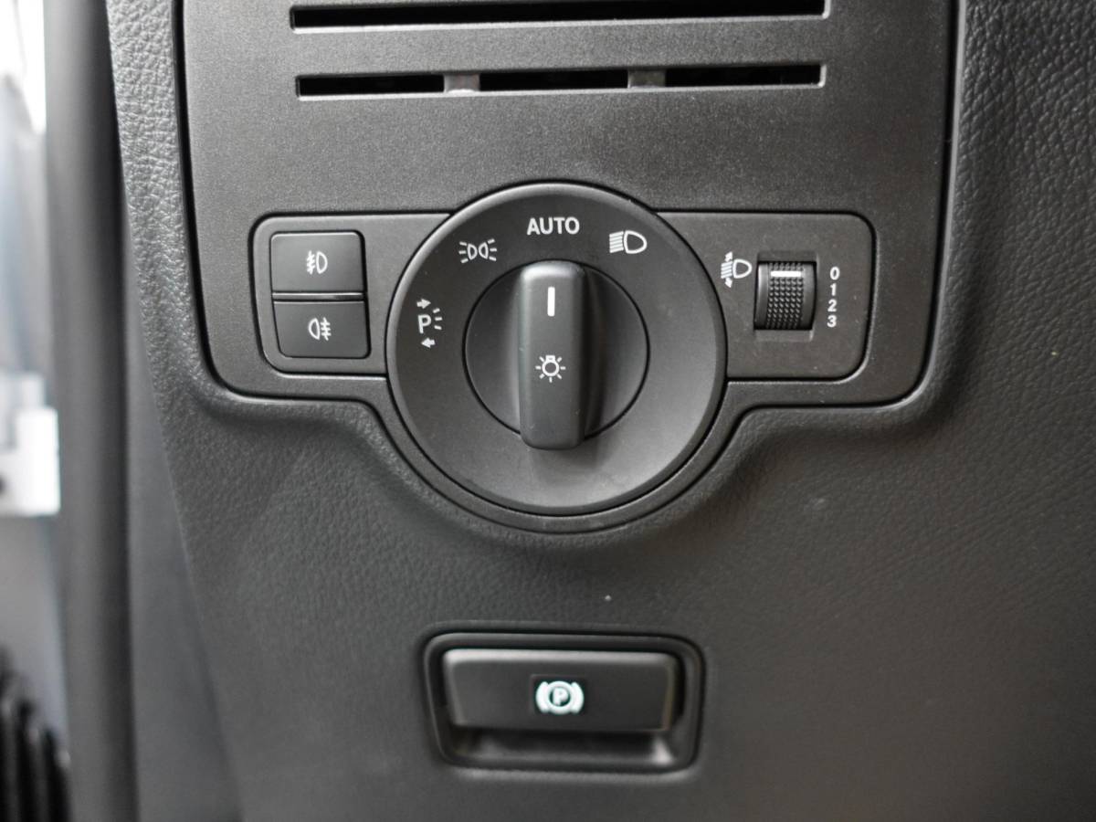 Mercedes-Benz eVito Mercedes-Benz eVito Lang 66 kWh Automaat Airco Cruise Leder Camera Navigatie
