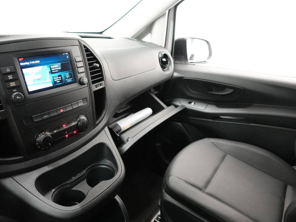 Mercedes-Benz eVito Mercedes-Benz eVito Lang 66 kWh Automaat Airco Cruise Leder Camera Navigatie
