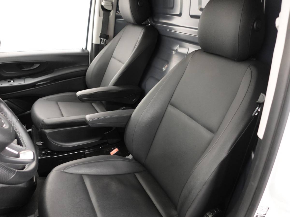 Mercedes-Benz eVito Mercedes-Benz eVito Lang 66 kWh Automaat Airco Cruise Leder Camera Navigatie