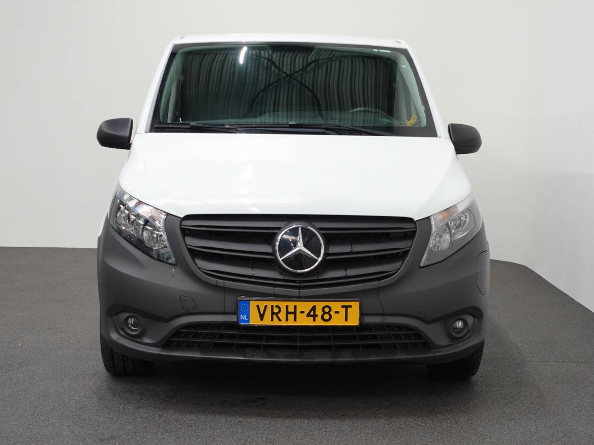 Mercedes-Benz eVito Mercedes-Benz eVito Lang 66 kWh Automaat Airco Cruise Leder Camera Navigatie