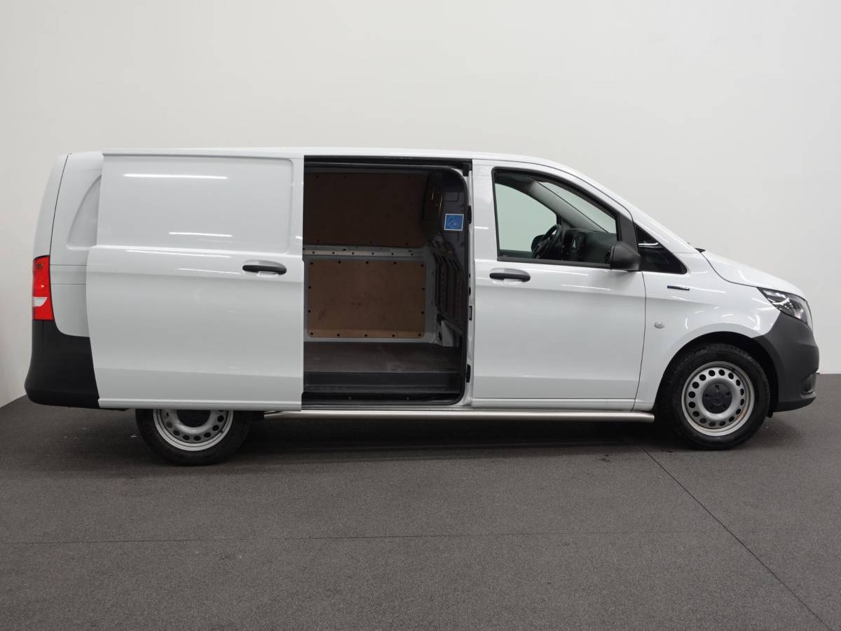 Mercedes-Benz eVito Mercedes-Benz eVito Lang 66 kWh Automaat Airco Cruise Leder Camera Navigatie