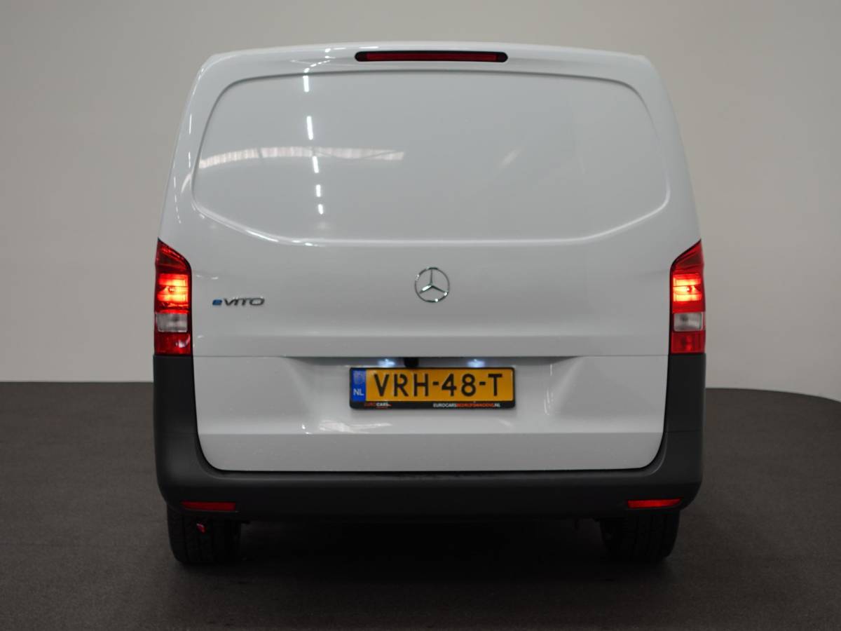 Mercedes-Benz eVito Mercedes-Benz eVito Lang 66 kWh Automaat Airco Cruise Leder Camera Navigatie
