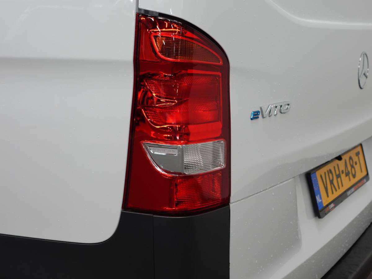 Mercedes-Benz eVito Mercedes-Benz eVito Lang 66 kWh Automaat Airco Cruise Leder Camera Navigatie