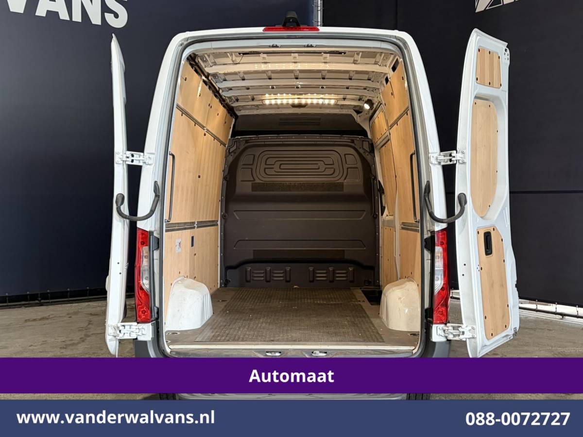 Mercedes-Benz Sprinter Mercedes-Benz Sprinter 317 CDI 170pk 9G-Tronic Automaat L2H2 Facelift Euro6 Airco | Camera | XXL Navigatie | Adaptieve Cruisecontrol | LED Chauffeursstoel, Parkeersensoren, Stoelverwarming, Bijrijdersbank