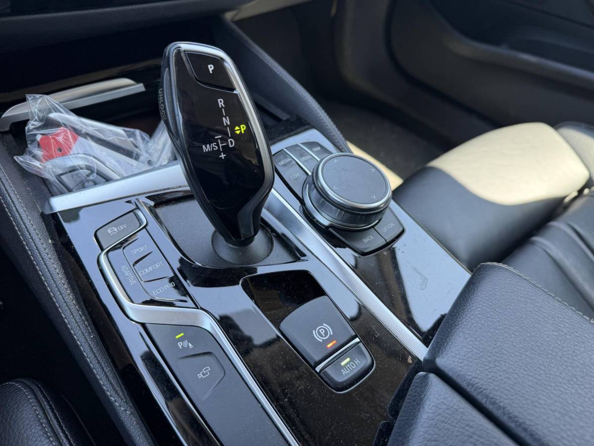 BMW 5 Serie BMW 5-serie Touring 540i xDrive High Executive Edition | Panoramadak | 360* Camera | Elektrische Achterklep | Climate Control |
