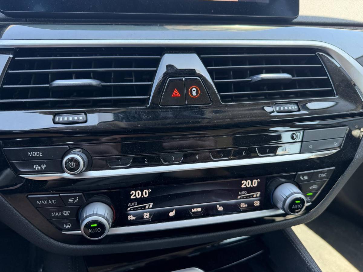 BMW 5 Serie BMW 5-serie Touring 540i xDrive High Executive Edition | Panoramadak | 360* Camera | Elektrische Achterklep | Climate Control |