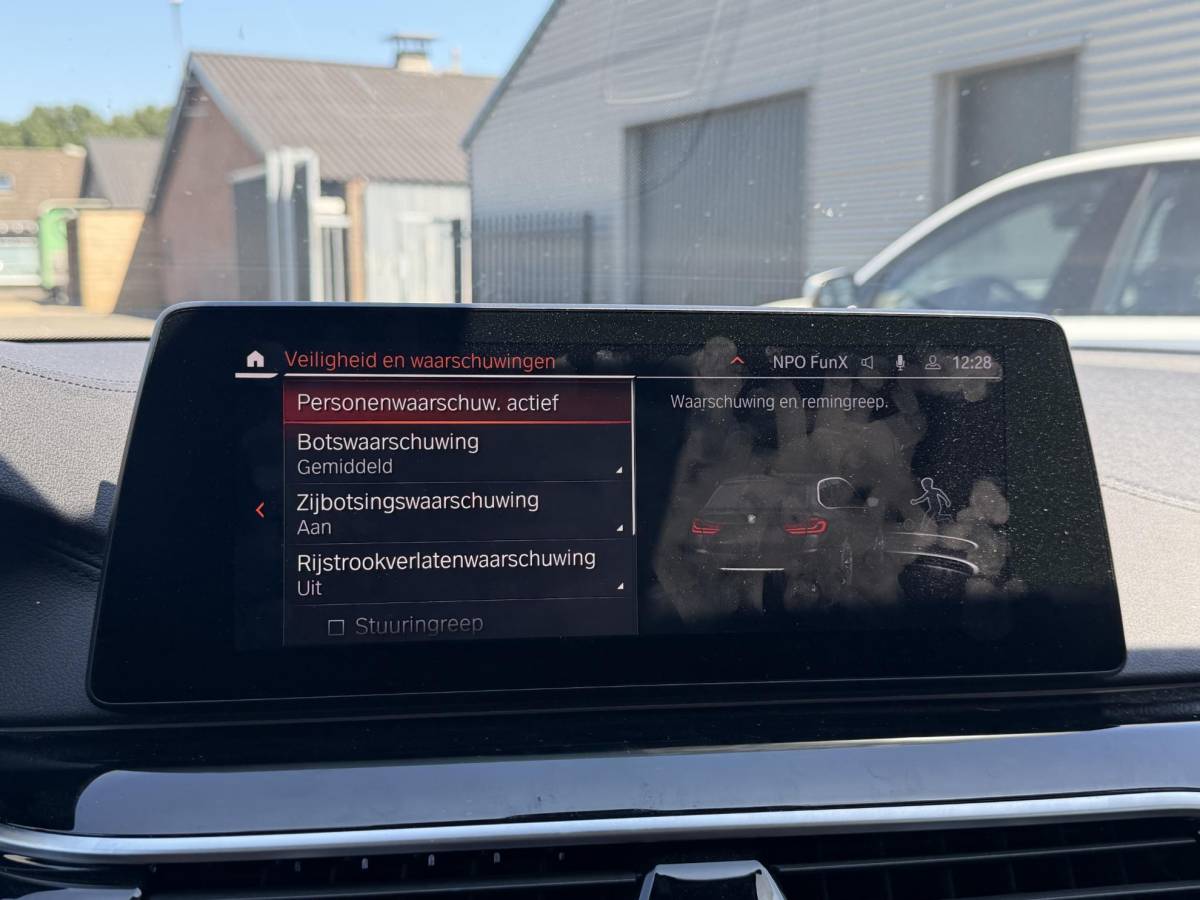 BMW 5 Serie BMW 5-serie Touring 540i xDrive High Executive Edition | Panoramadak | 360* Camera | Elektrische Achterklep | Climate Control |