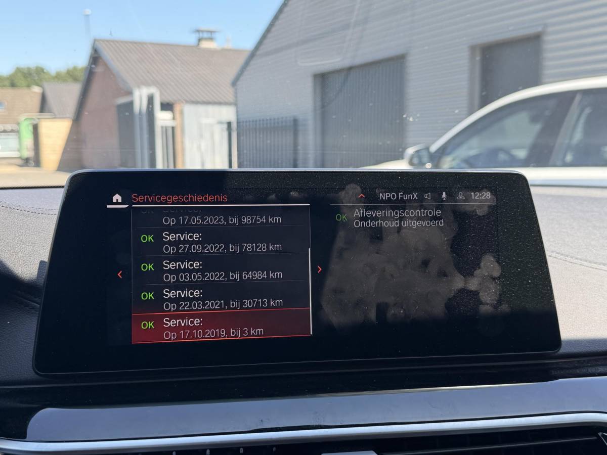 BMW 5 Serie BMW 5-serie Touring 540i xDrive High Executive Edition | Panoramadak | 360* Camera | Elektrische Achterklep | Climate Control |