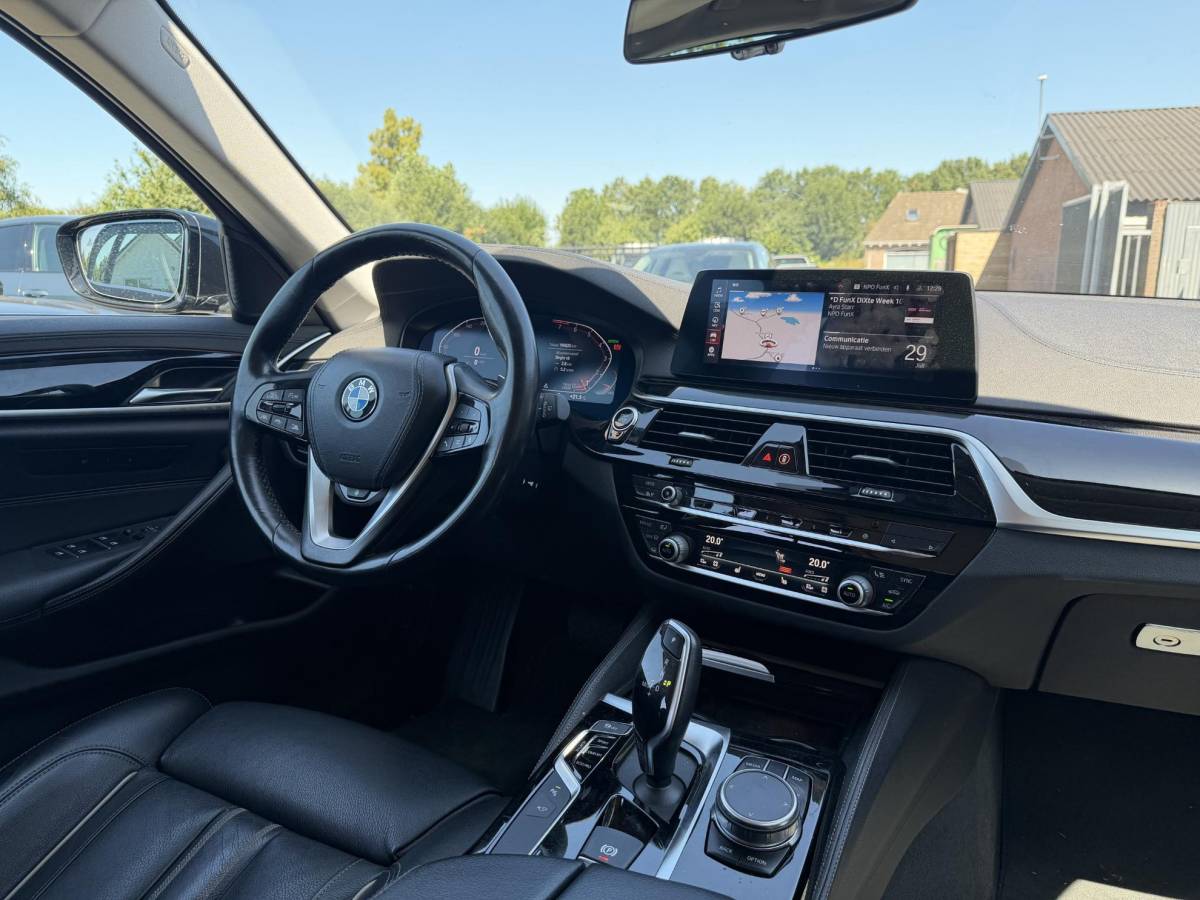 BMW 5 Serie BMW 5-serie Touring 540i xDrive High Executive Edition | Panoramadak | 360* Camera | Elektrische Achterklep | Climate Control |