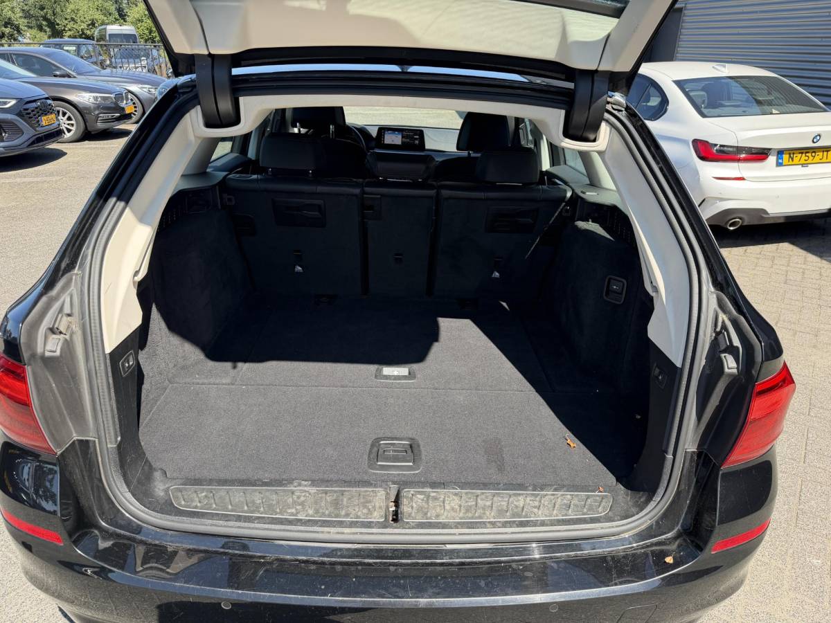 BMW 5 Serie BMW 5-serie Touring 540i xDrive High Executive Edition | Panoramadak | 360* Camera | Elektrische Achterklep | Climate Control |