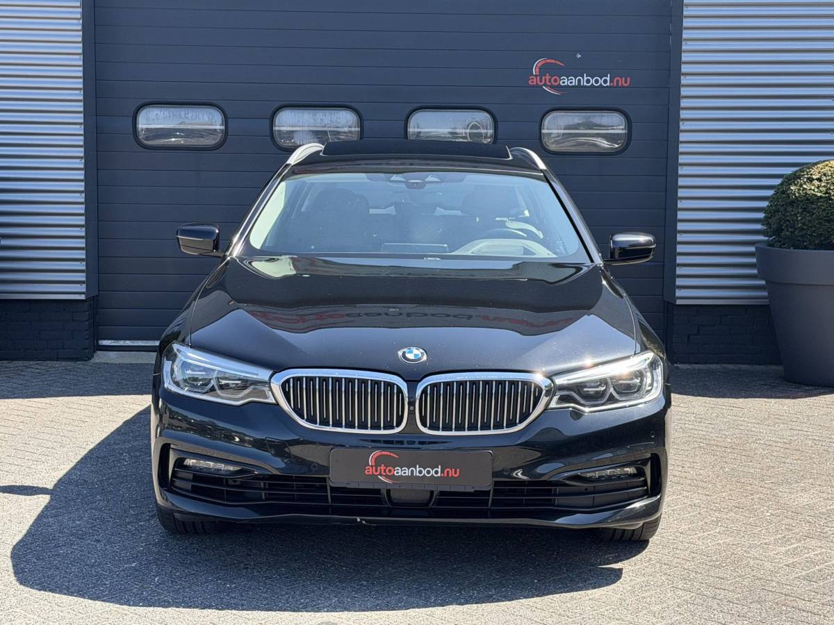 BMW 5 Serie BMW 5-serie Touring 540i xDrive High Executive Edition | Panoramadak | 360* Camera | Elektrische Achterklep | Climate Control |