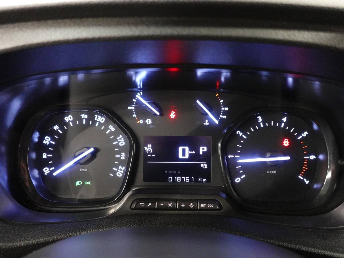 Peugeot Expert Peugeot Expert 2.0 BlueHDI 145PK L3 Automaat Navigatie Airco Trekhaak Carplay Parkeersensoren
