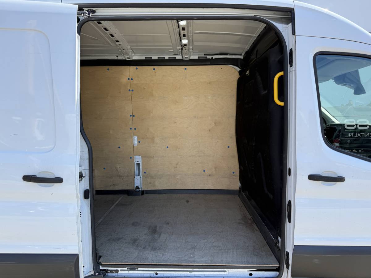 Ford Transit Ford Transit 2.0 TDCI 130PK L3H2 Airco Cruise control Parkeersensoren v+a Camera Voorruitverwarming