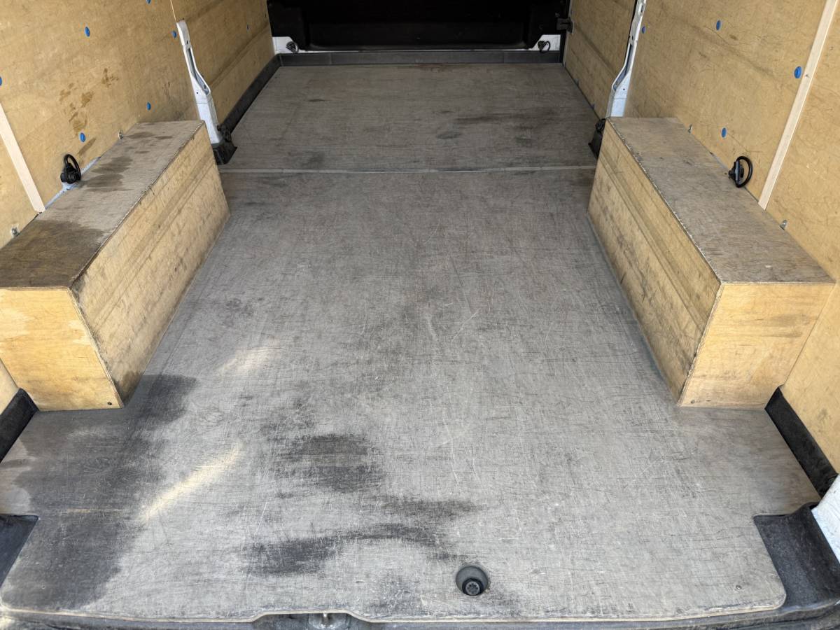 Ford Transit Ford Transit 2.0 TDCI 130PK L3H2 Airco Cruise control Parkeersensoren v+a Camera Voorruitverwarming