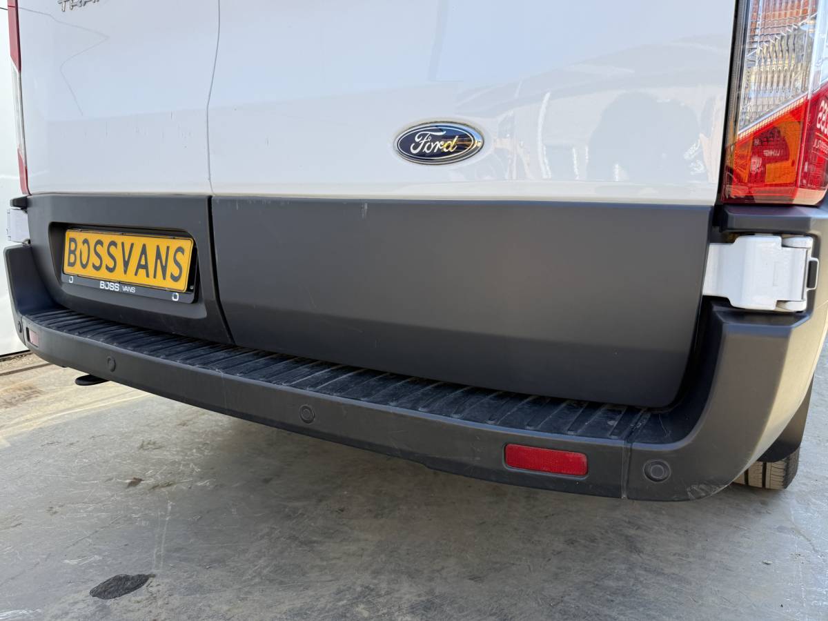 Ford Transit Ford Transit 2.0 TDCI 130PK L3H2 Airco Cruise control Parkeersensoren v+a Camera Voorruitverwarming