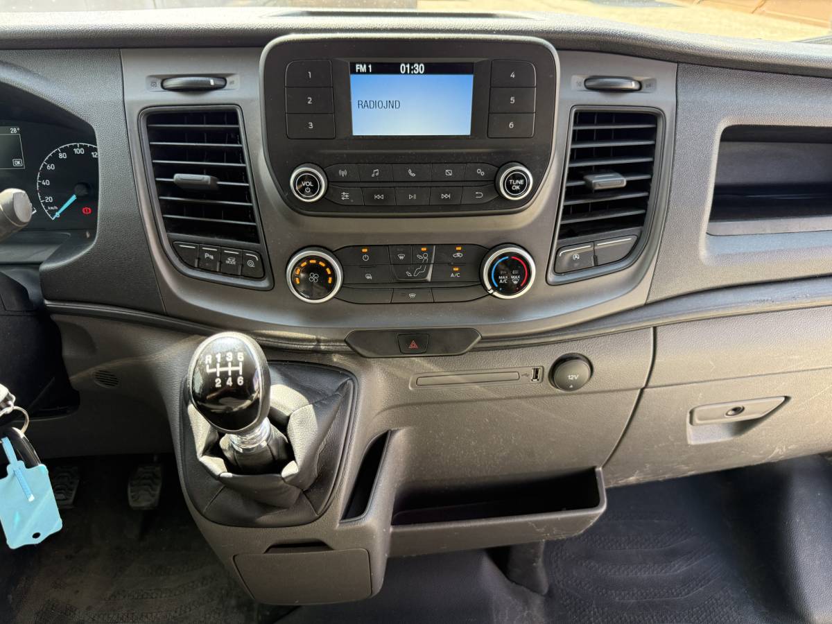 Ford Transit Ford Transit 2.0 TDCI 130PK L3H2 Airco Cruise control Parkeersensoren v+a Camera Voorruitverwarming