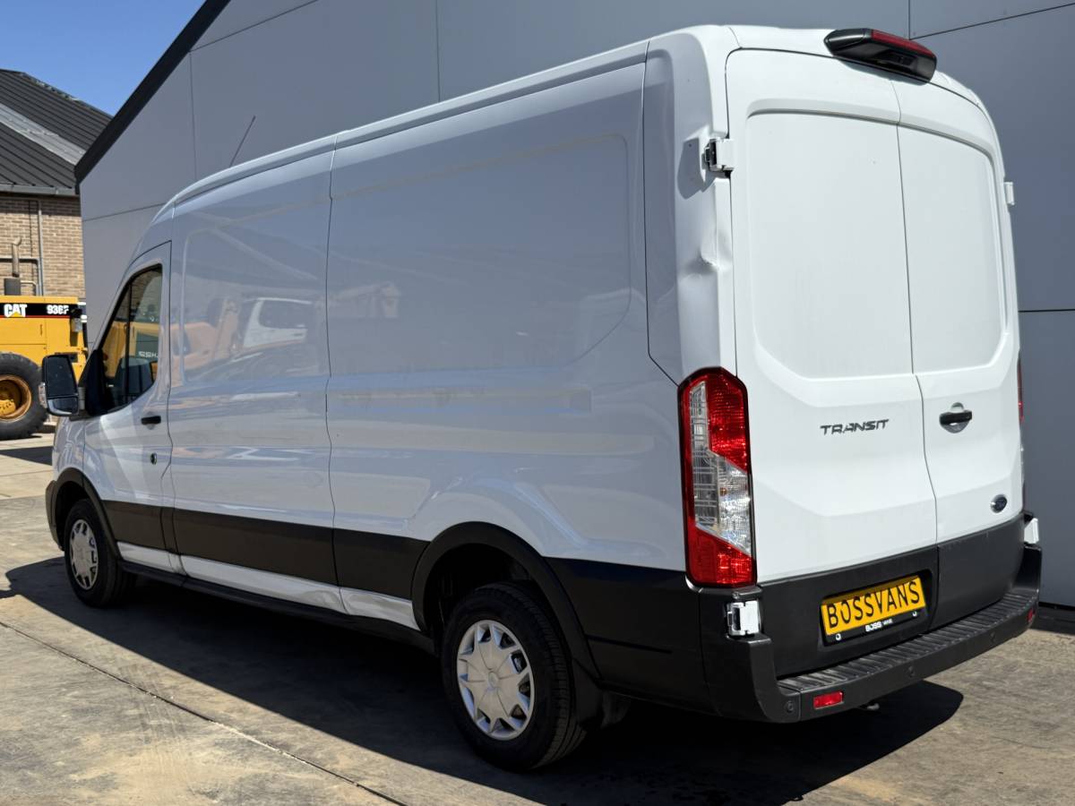Ford Transit Ford Transit 2.0 TDCI 130PK L3H2 Airco Cruise control Parkeersensoren v+a Camera Voorruitverwarming