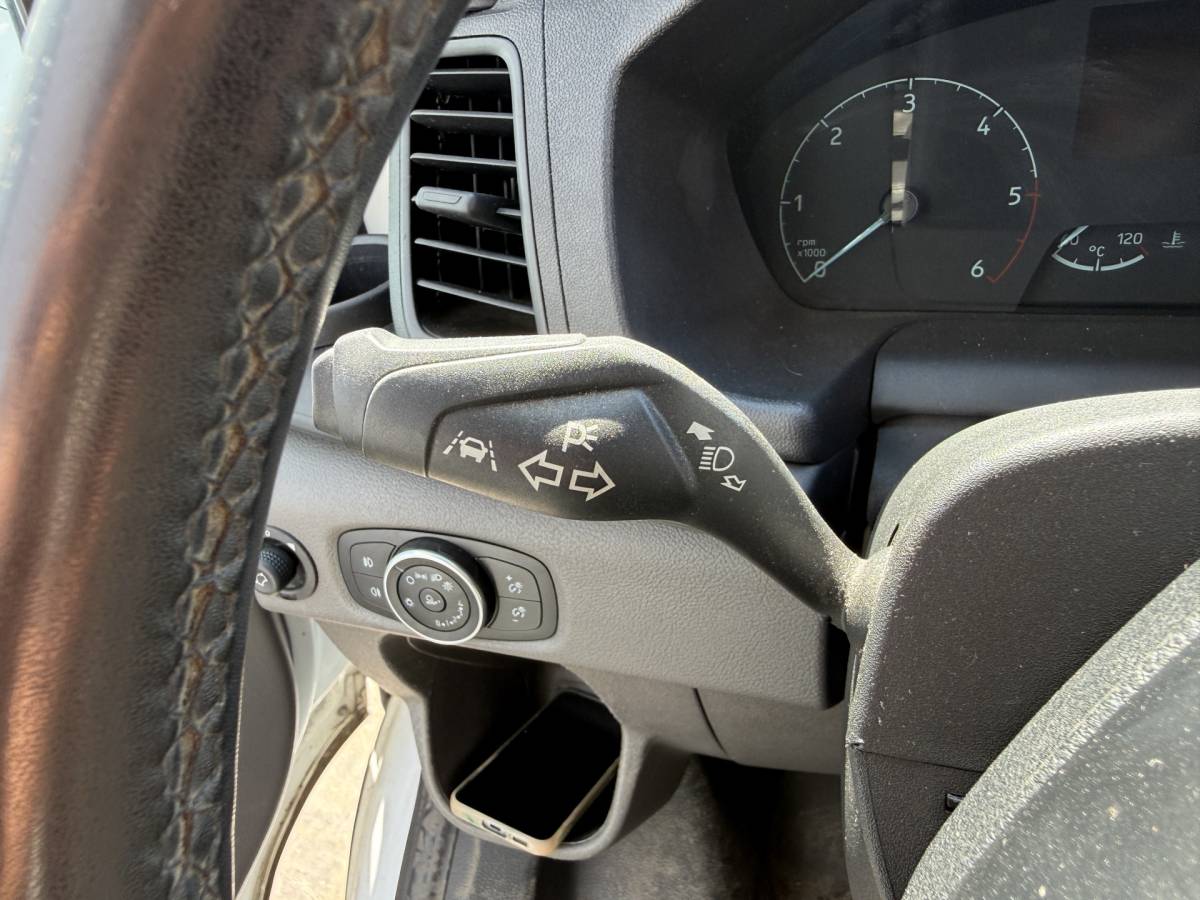 Ford Transit Ford Transit 2.0 TDCI 130PK L3H2 Airco Cruise control Parkeersensoren v+a Camera Voorruitverwarming