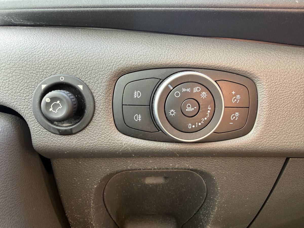 Ford Transit Ford Transit 2.0 TDCI 130PK L3H2 Airco Cruise control Parkeersensoren v+a Camera Voorruitverwarming