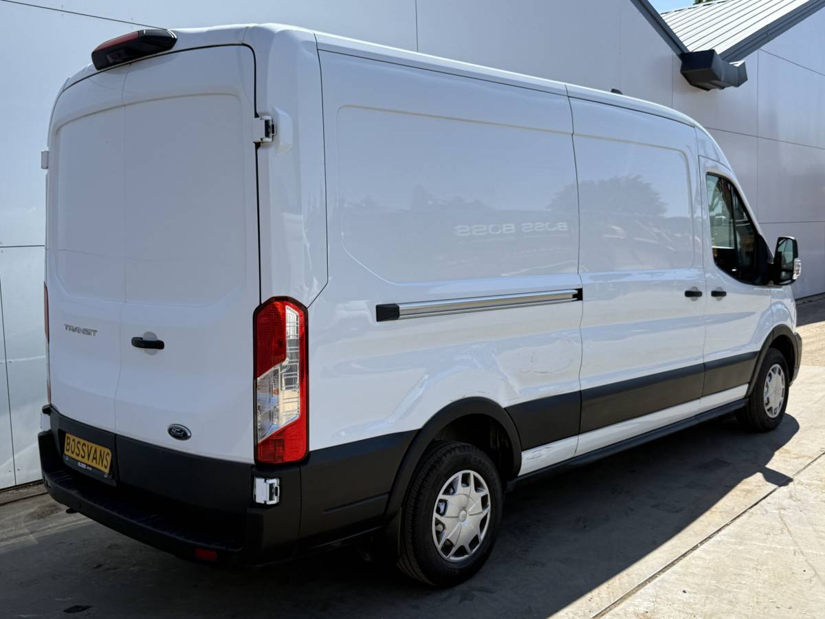 Ford Transit Ford Transit 2.0 TDCI 130PK L3H2 Airco Cruise control Parkeersensoren v+a Camera Voorruitverwarming